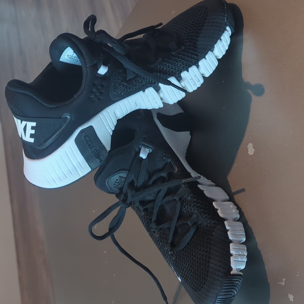Nike Women's Free Metcon 4 Training Shoe